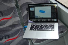 Macbook auf Bussitz